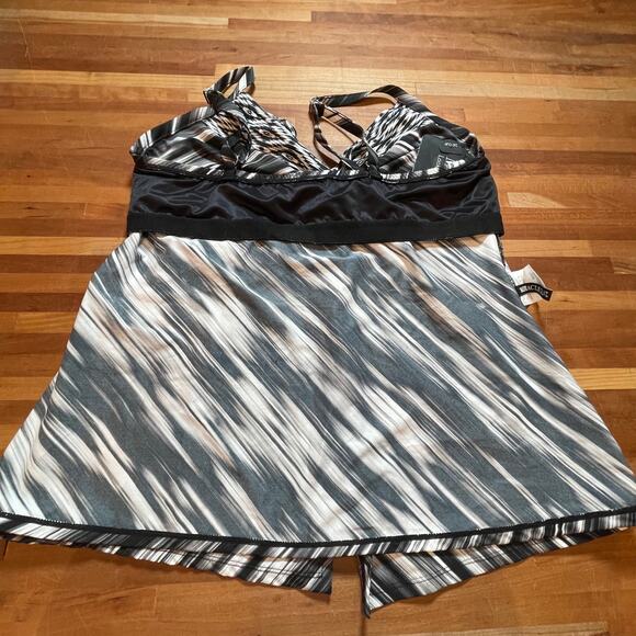 Miraclesuit  Warp Speed Love Knot Top Black/White 14DD retail $146 - Picture 4 of 12